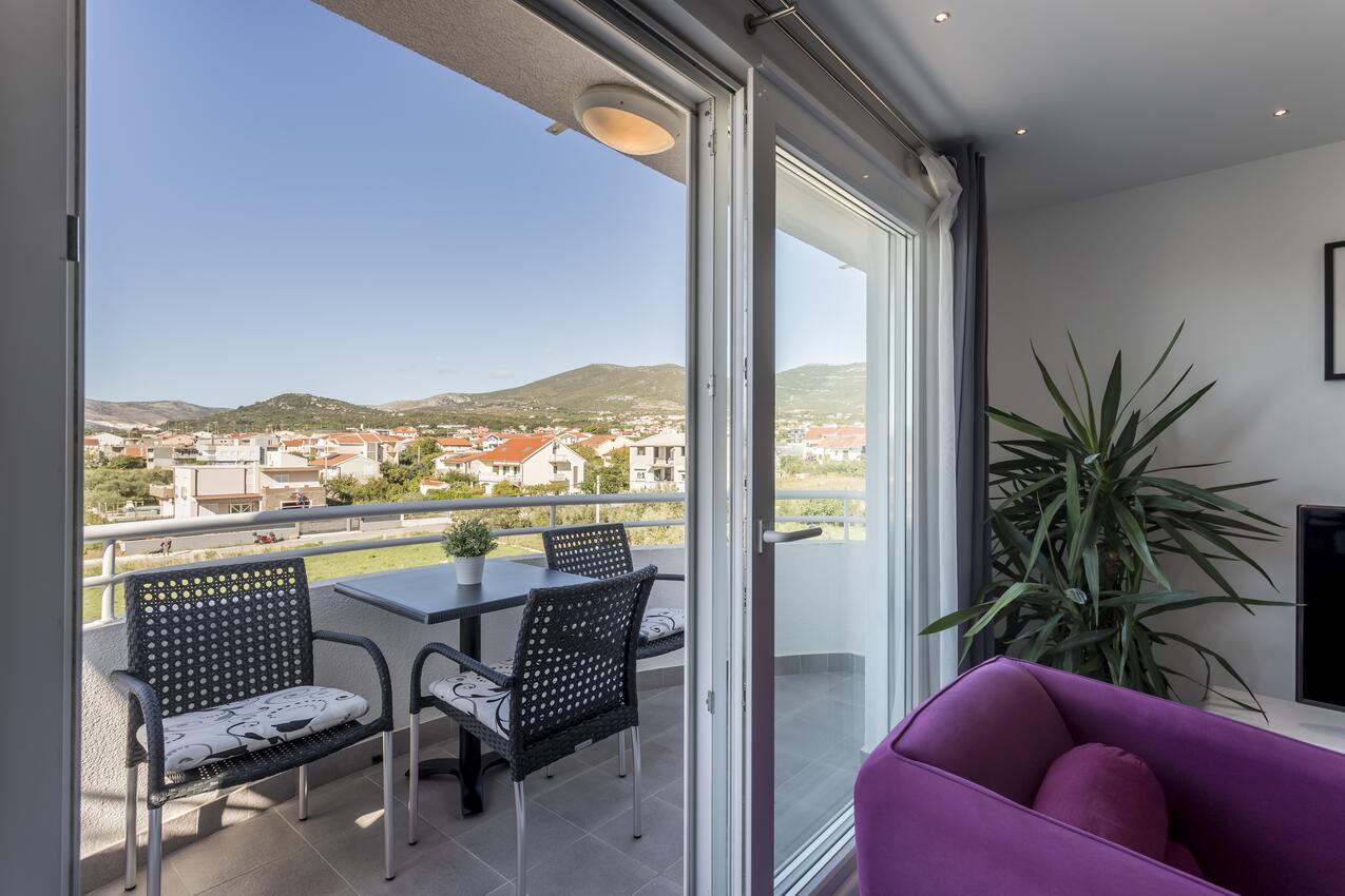 Appartamenti con parcheggio Kastel Novi, Castelli - Kaštela - 24645