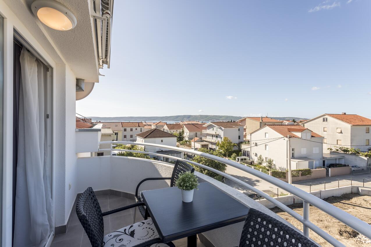 Appartamenti con parcheggio Kastel Novi, Castelli - Kaštela - 24645
