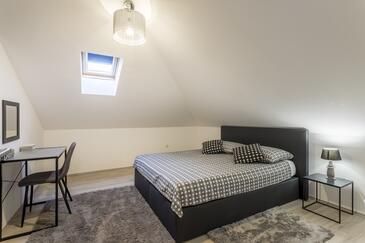 Lejlighedens parkeringsplads Kastel Novi, Kastela - 24645