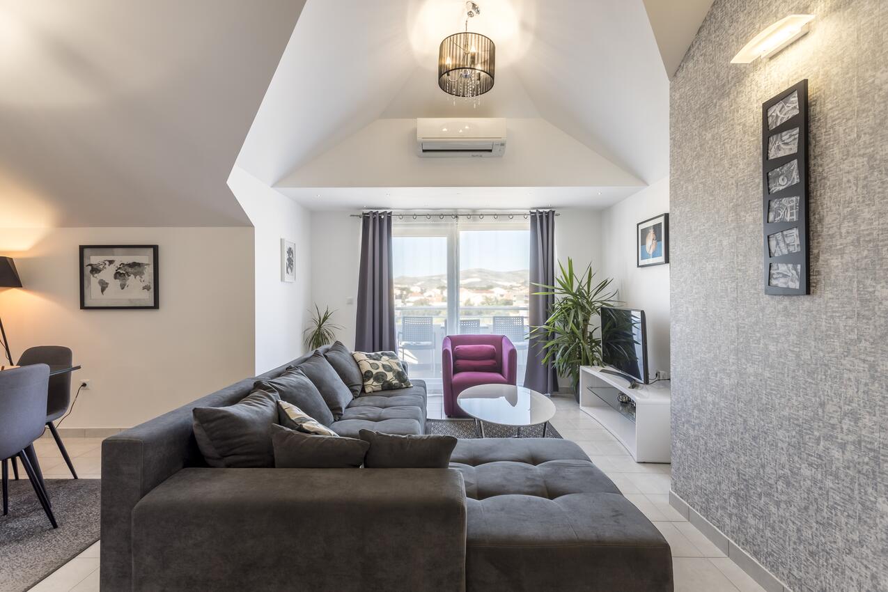 Appartamenti con parcheggio Kastel Novi, Castelli - Kaštela - 24645
