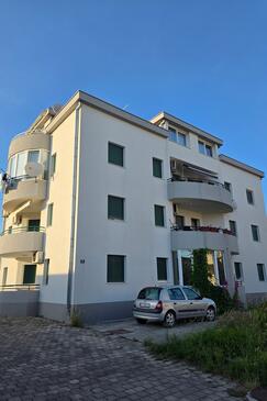 Kaštel Novi, Kaštela, Object 24645 - Appartementen met een kiezelstrand.