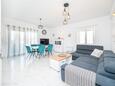 Zadar, Sala de estar en alojamiento de tipo apartment, aire acondicionado disponible y WiFi.
