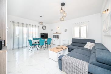 Zadar, Sala de estar en alojamiento de tipo apartment, aire acondicionado disponible y WiFi.