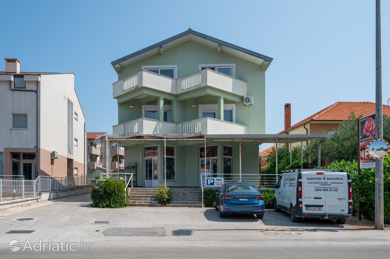 Appartamenti con parcheggio Zara - Zadar - 24646