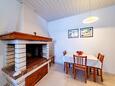 Prižba, Salle à manger dans l’hébergement en type apartment, animaux acceptés et WiFi.