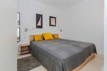 Apartments with terrace Vir, North Dalmatia