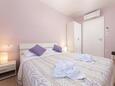 Malinska, Bedroom 1 in the apartment, air condition available and WiFi.