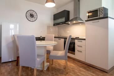 Živogošće - Blato, Kjøkken i overnattingstype apartment, WiFi.