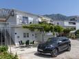 Živogošće - Blato, Makarska, Parkeerplaats 24667 - Appartementen blizu mora met een kiezelstrand.