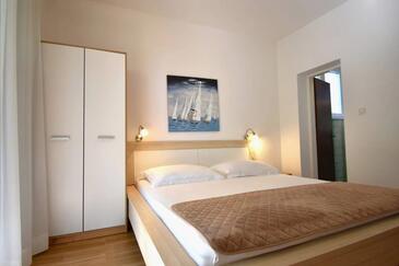 Apartments with parking space Banjol, Rab - 24672