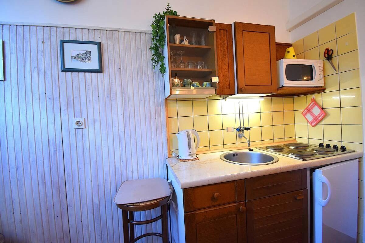 Lägenheter med parkering Banjol, Rab - 24672