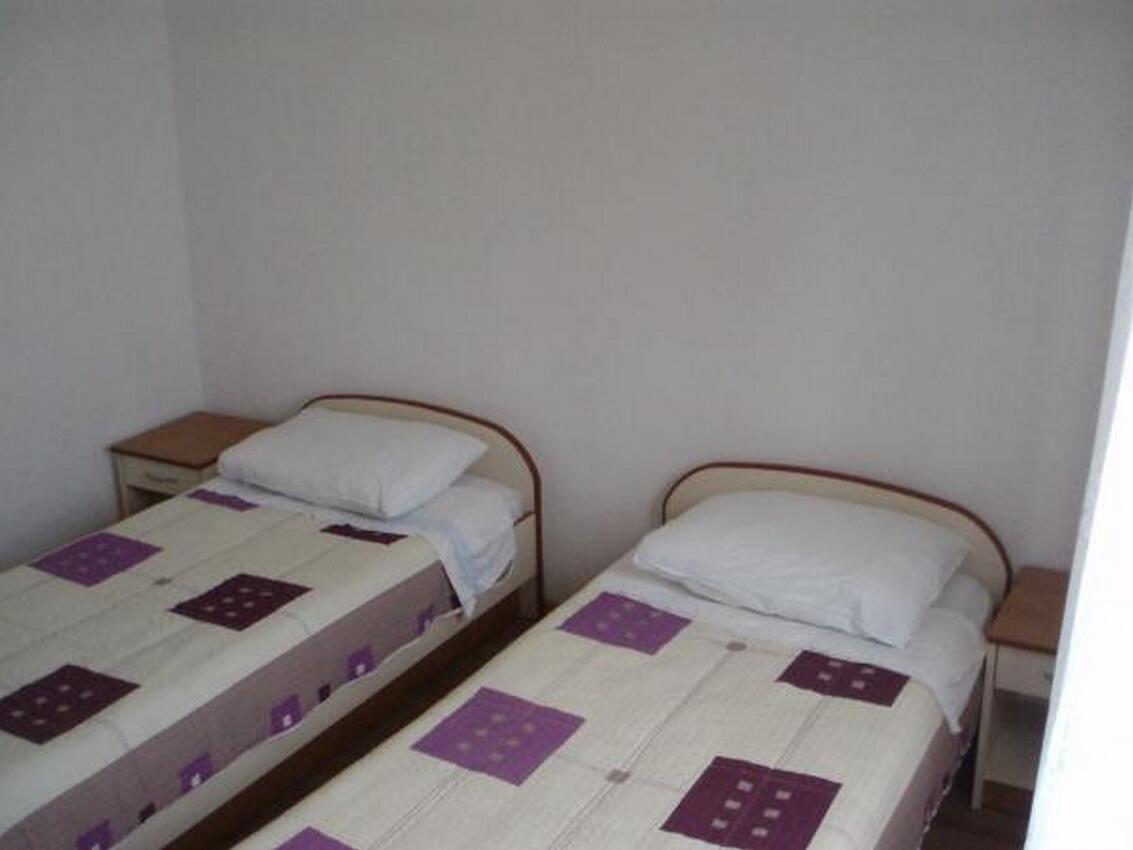 Семейные апартаменты у моря Бргулье - Brgulje, Молат - Molat - 24673