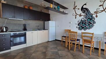 Apartmani s bazenom pogodni za obitelji s djecom Lovran, Opatija - 24675