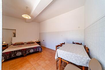 Ubli, Jadalnia w zakwaterowaniu typu studio-apartment, Dostępna klimatyzacja i WiFi.