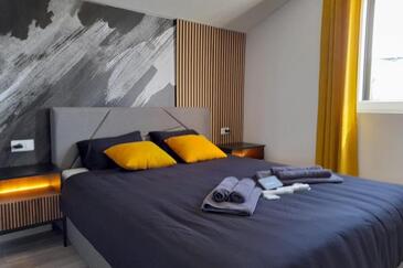 Familienferienwohnungen am Meer Kali, Ugljan - 24677