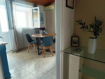 Prižba, Esszimmer in folgender Unterkunftsart apartment, Klimaanlage vorhanden, Haustiere erlaubt und WiFi.