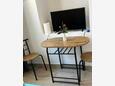 Preko, Comedor en alojamiento de tipo studio-apartment, WiFi.