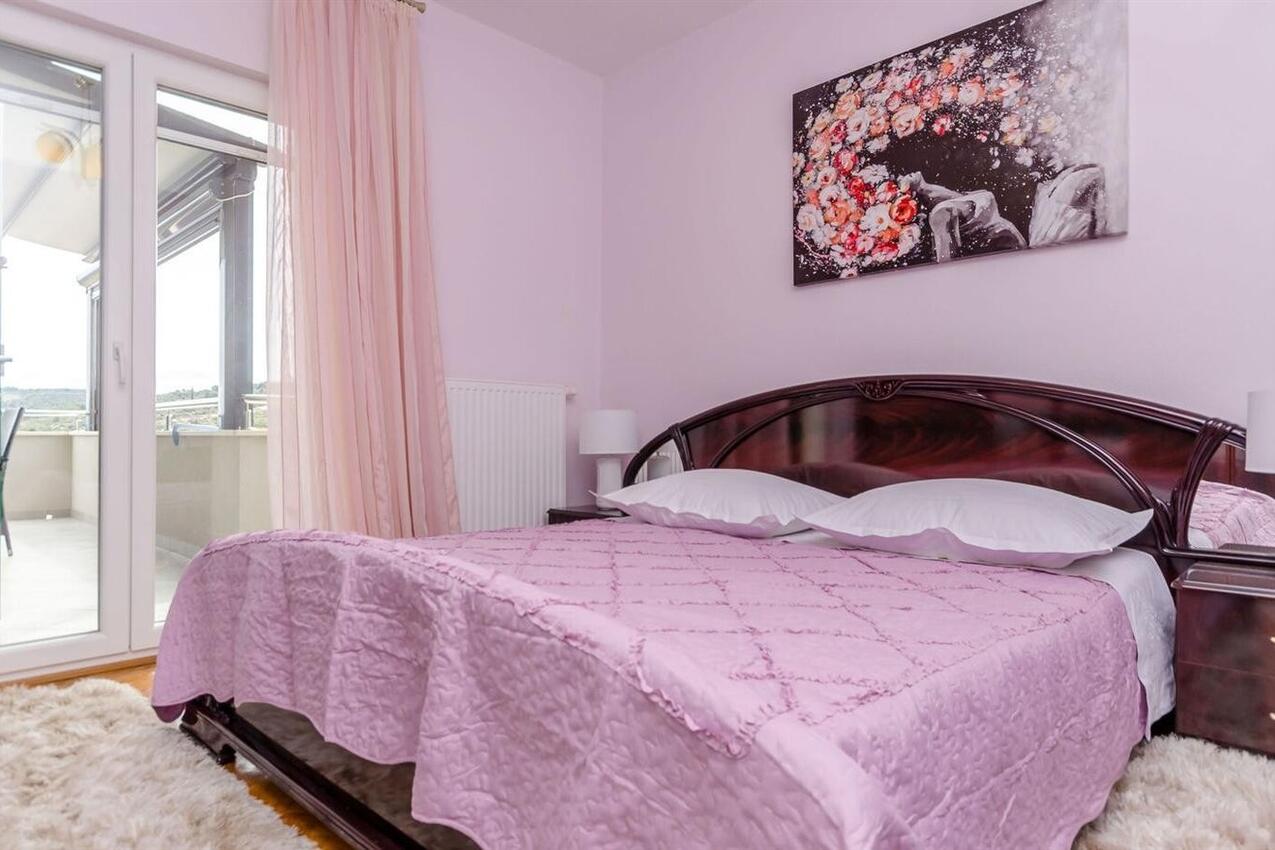 Appartamenti con parcheggio Slatine, Bua - Čiovo - 24692