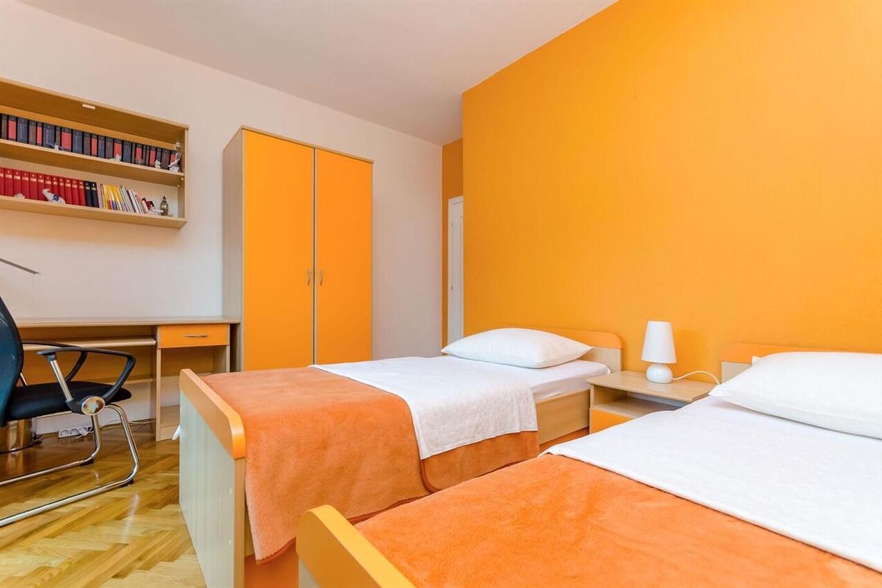 Appartamenti con parcheggio Slatine, Bua - Čiovo - 24692