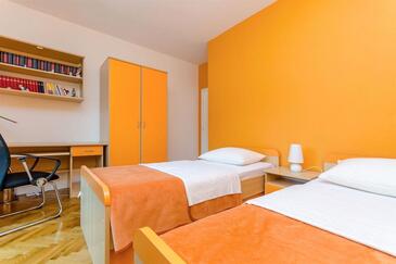 Apartmanok parkolóhellyel Slatine, Ciovo - 24692