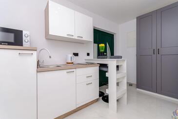 Slatine, Cucina nell'alloggi del tipo studio-apartment, WiFi.