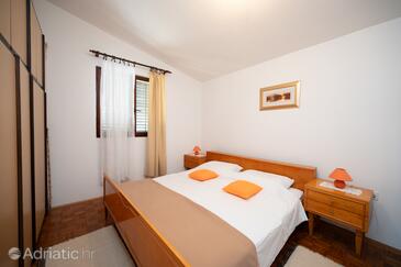 Ferienwohnungen und Zimmer mit Parklplatz Sukosan, Zadar - 24693