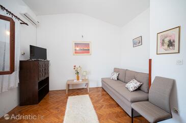Ferienwohnungen und Zimmer mit Parklplatz Sukosan, Zadar - 24693