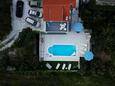 Kaštel Novi, Kaštela, Podwórko 24698 - Willa ze żwirową plażą.
