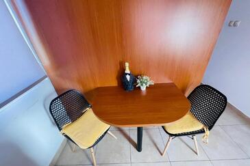 Malinska, Столовая в размещении типа studio-apartment.