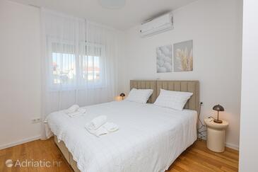 Appartamenti con parcheggio Brodarica, Sebenico - Šibenik - 24706