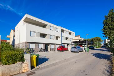 Brodarica, Šibenik, Alloggio 24706 - Appartamenti affitto con la spiaggia rocciosa.