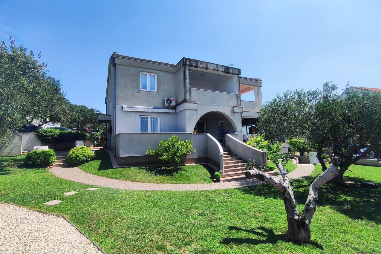 Ferienwohnungen mit Parkplatz Pakostane, Biograd - 24713