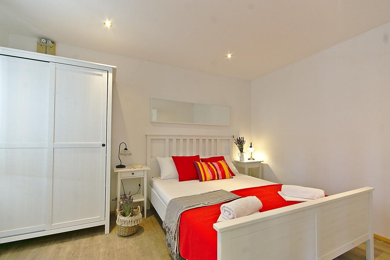 Апартаменты с парковкой Нови-Винодолски - Novi Vinodolski - 24716