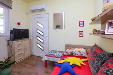 Šibenik, Salon dans l’hébergement en type apartment, climatisation disponible et WiFi.