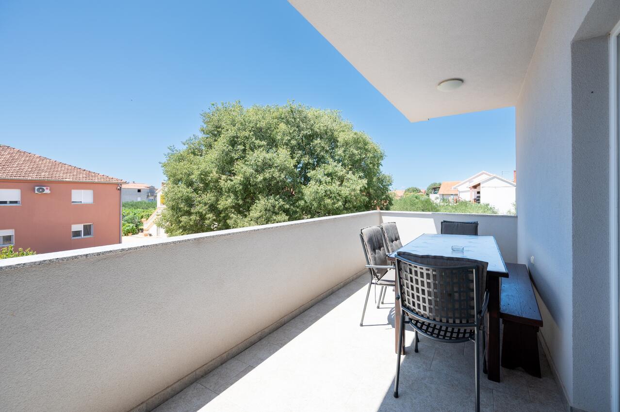 Háromszobás apartman Biograd na Moru (A-24723-a)
