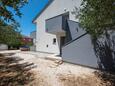 Biograd na Moru, Biograd, Parkeerplaats 24723 - Appartementen met een zandstrand.
