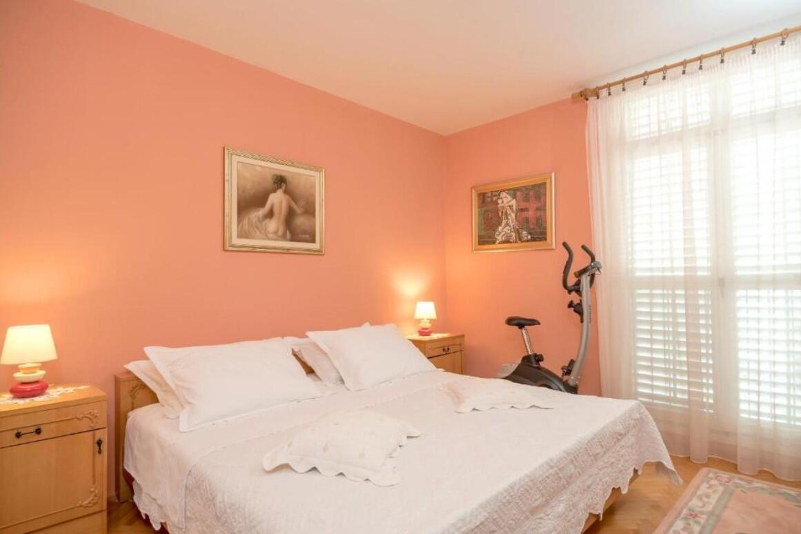 Apartmány s parkovištěm Split - 24725