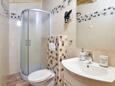 Maovice, Baderom 2 i overnattingstype house, WiFi.