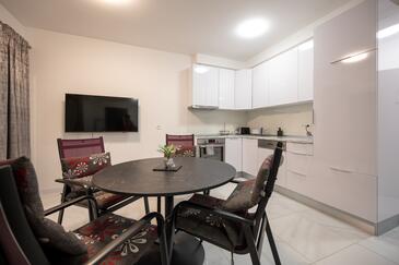 Appartements avec parking Mastrinka, Ciovo - 24727