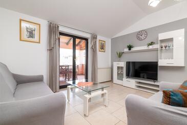 Štinjan, Dnevni boravak u smještaju tipa apartment, dostupna klima i WiFi.