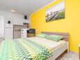 Štinjan, Schlafzimmer in folgender Unterkunftsart studio-apartment, Klimaanlage vorhanden und WiFi.