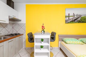 Štinjan, Esszimmer in folgender Unterkunftsart studio-apartment, WiFi.
