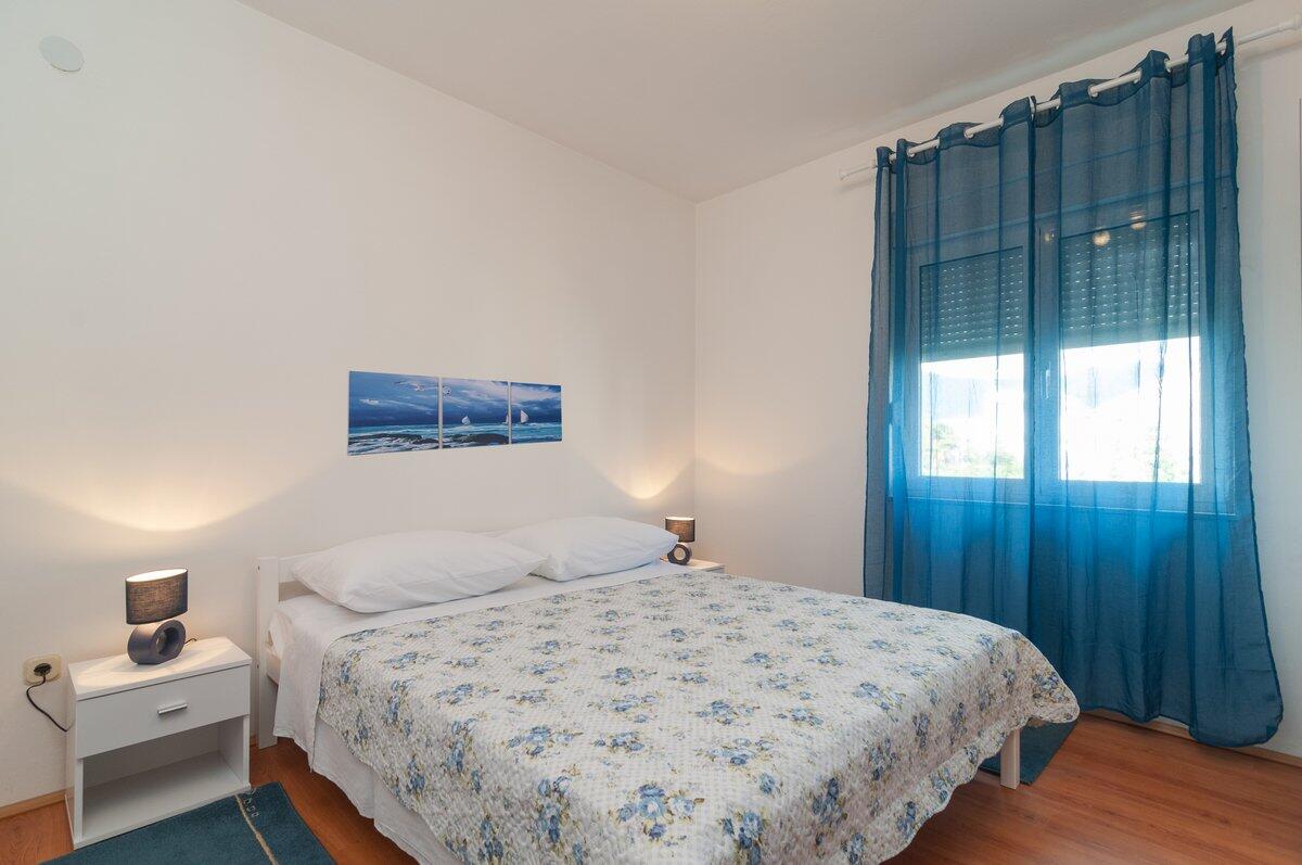 Ferienwohnungen mit Parkplatz Kastel Novi, Kastela - 24745