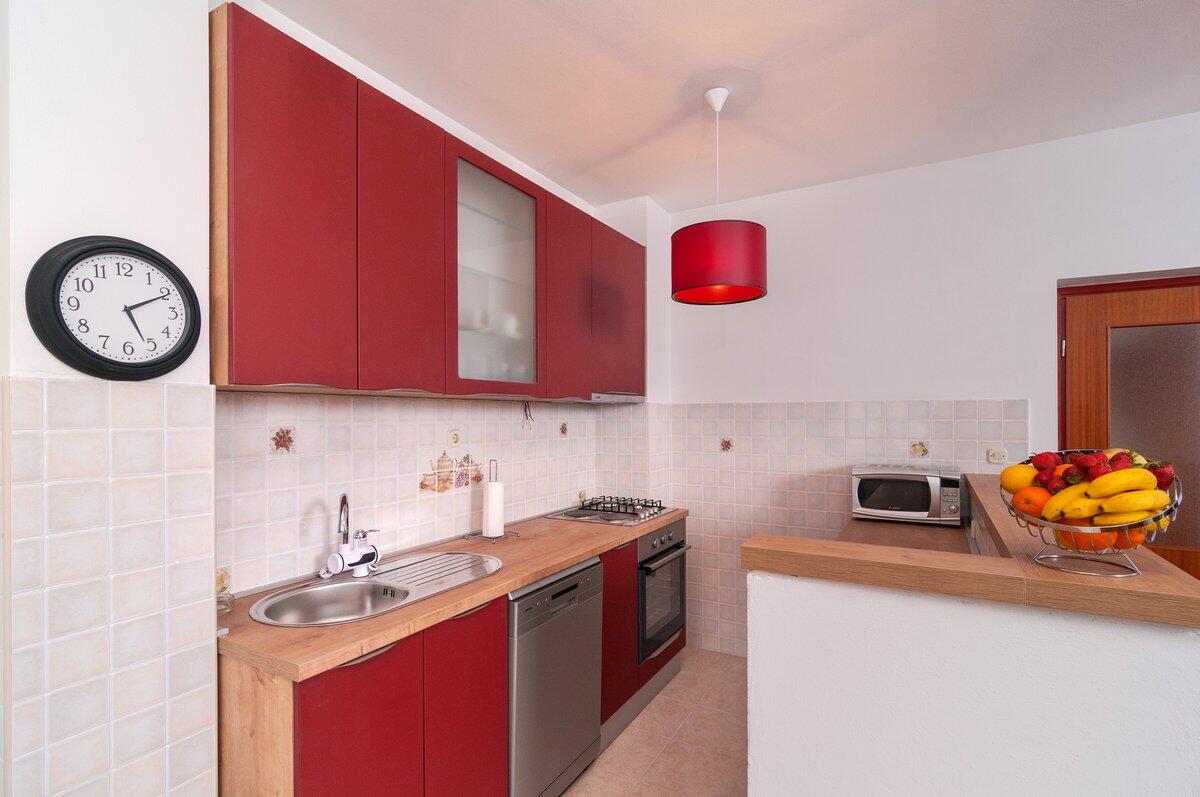 Ferienwohnungen mit Parkplatz Kastel Novi, Kastela - 24745