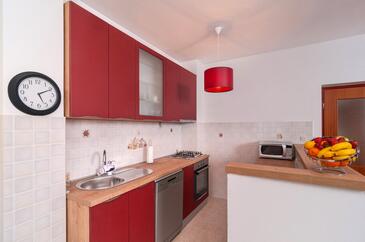 Appartamenti con parcheggio Kastel Novi, Castelli - Kaštela - 24745