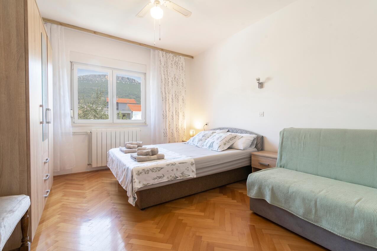 Leiligheter med parkering Kastel Stari, Kastela - 24752