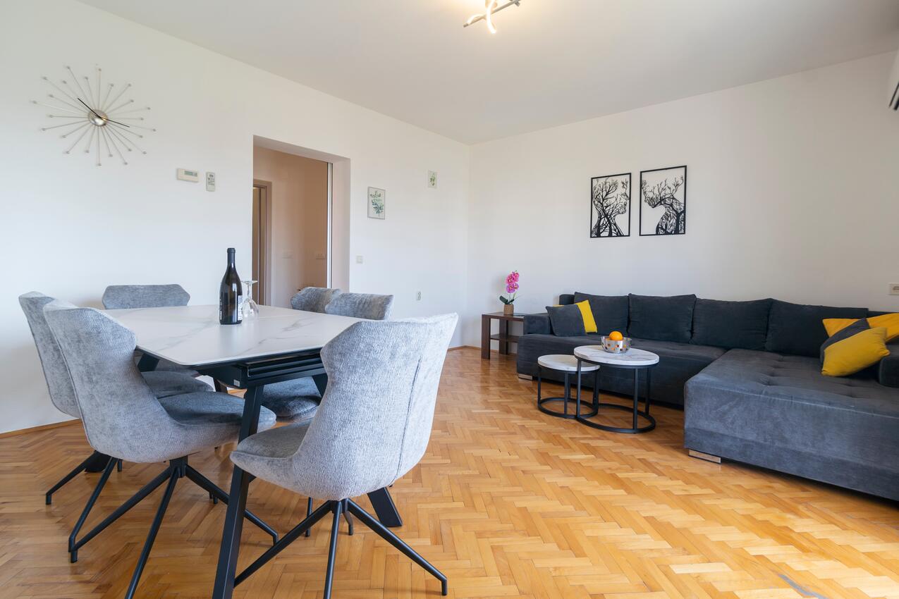 Leiligheter med parkering Kastel Stari, Kastela - 24752