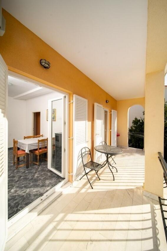 Apartamente cu parcare Lopar, Rab - 24754