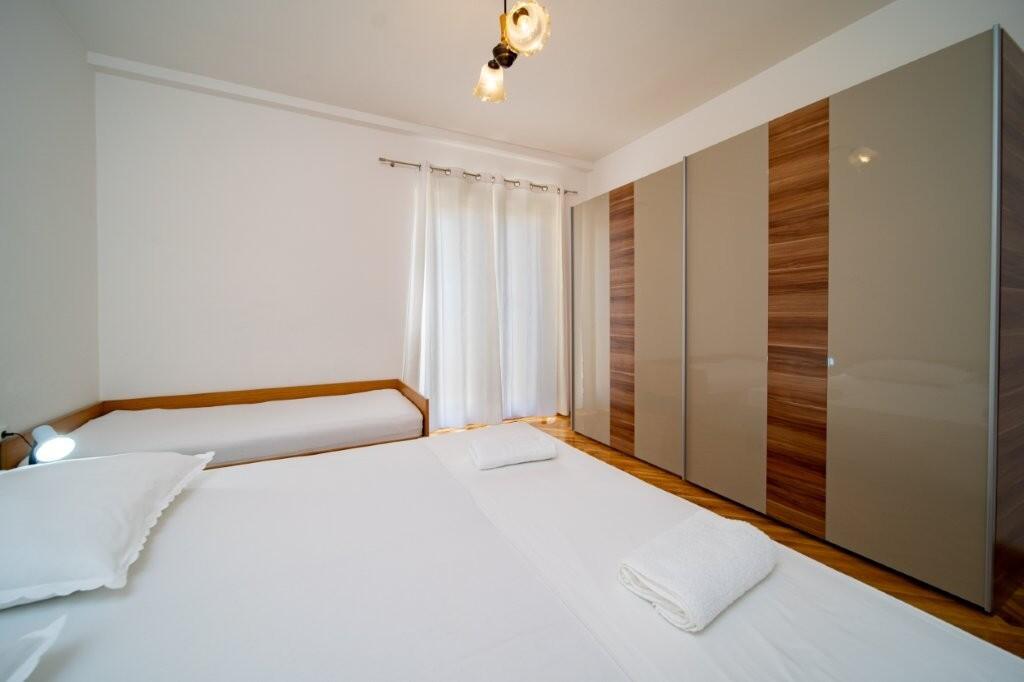 Apartamente cu parcare Lopar, Rab - 24754