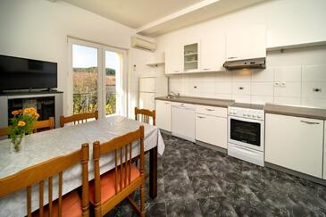 Sufragerie Lopar, Sufragerie în unitate de cazare tip apartment, WiFi.